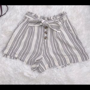 American Eagle high -rise shorts -button/tie front